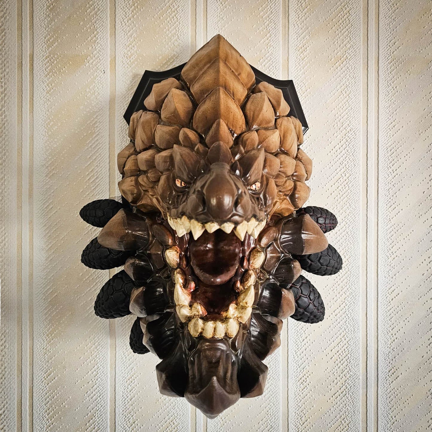 Large Bazelgeuse Head Wall Mount fully illuminated