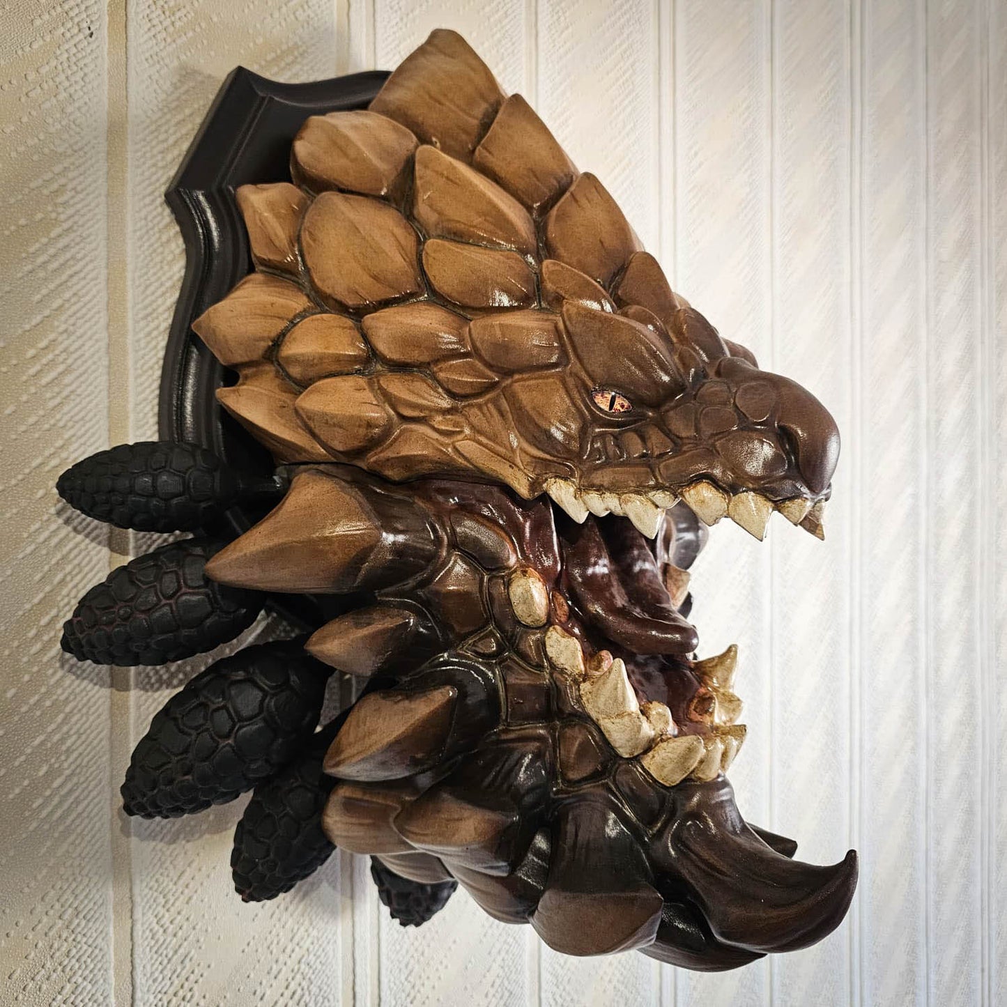 Large Bazelgeuse Head Wall Mount fully illuminated