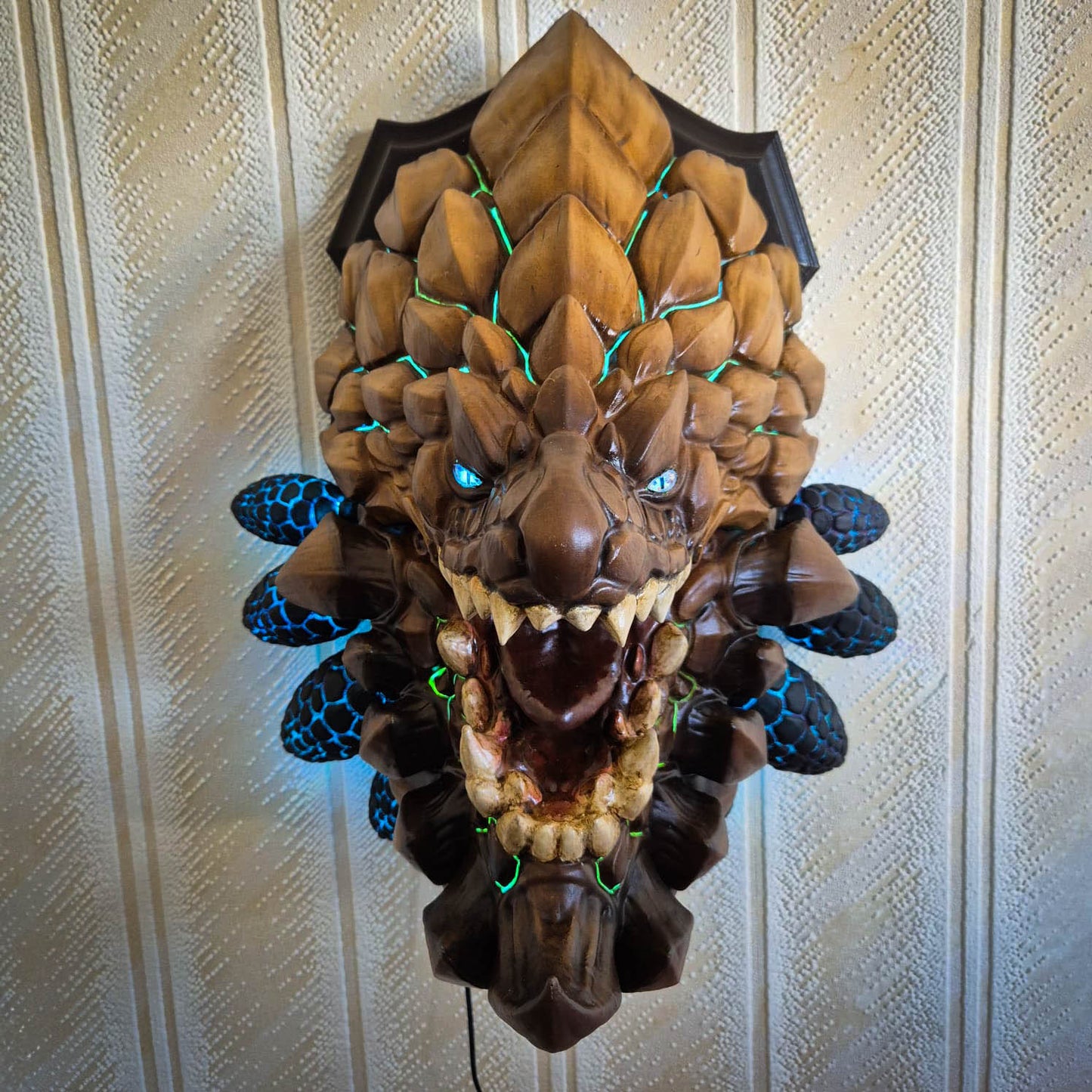 Large Bazelgeuse Head Wall Mount fully illuminated