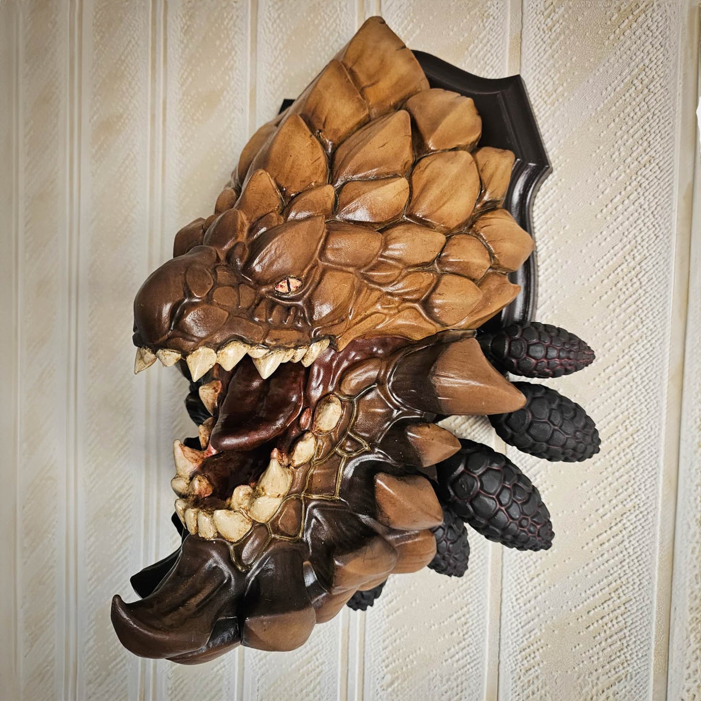 Large Bazelgeuse Head Wall Mount fully illuminated