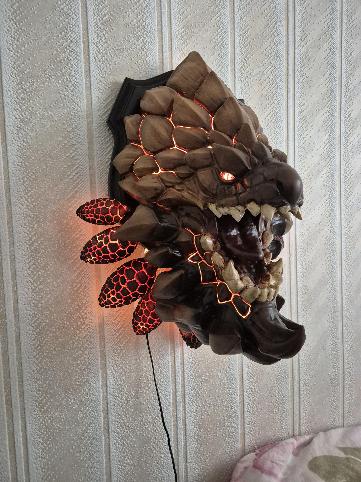 Large Bazelgeuse Head Wall Mount fully illuminated